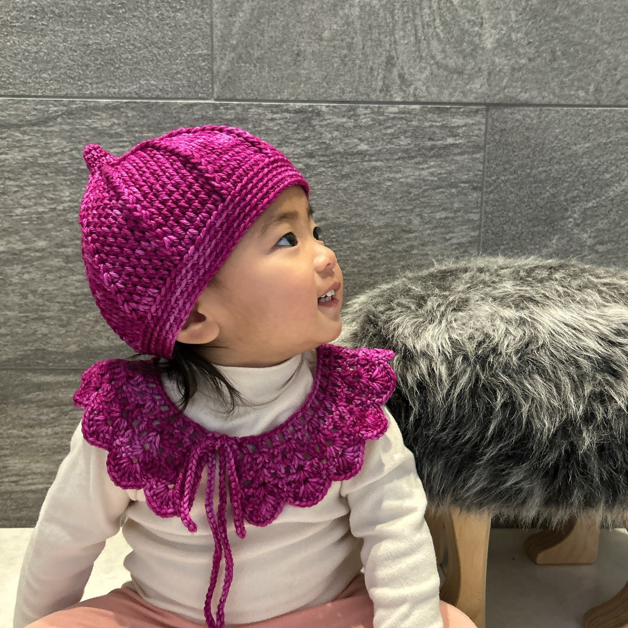 Misha & Puff毛糸のベビーニット帽（パープル） 着用イメージ